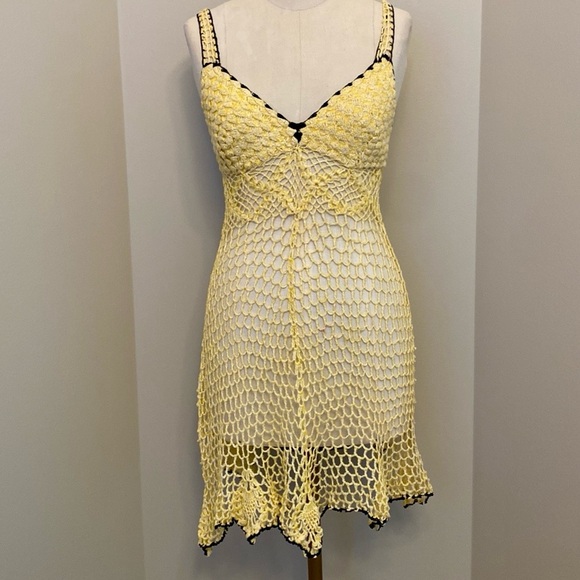 Crochet Yellow w/ Black trim dress w/ thin straps & handkerchief hem. Unlined.xs - Picture 1 of 8